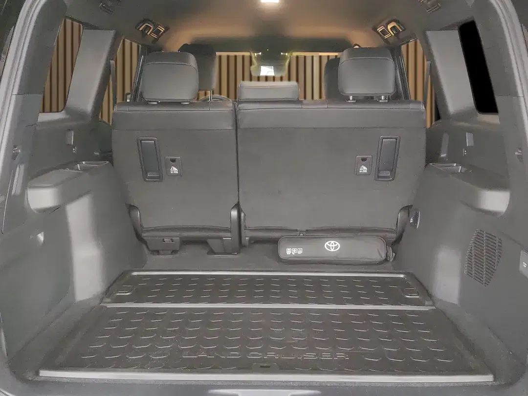 Toyota Land Cruiser 2.8 4x4 Executive - Thumbnail 6