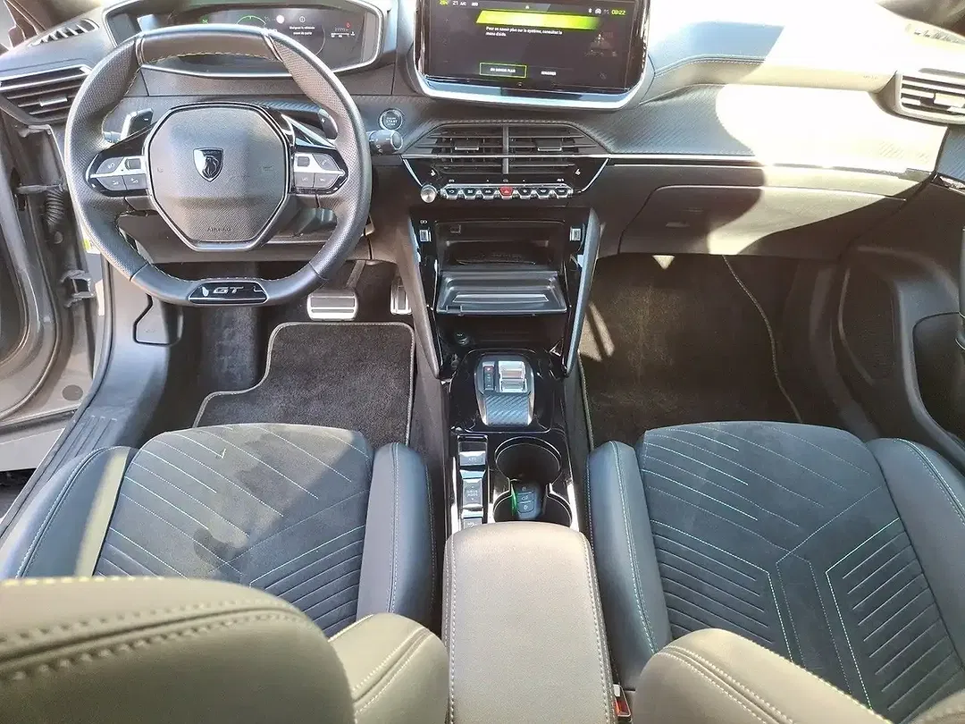 Peugeot 2008 130 PureTech EAT8 GT - Thumbnail 10