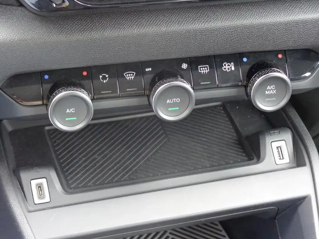 Citroen C4 MHEV Plus - Thumbnail 8