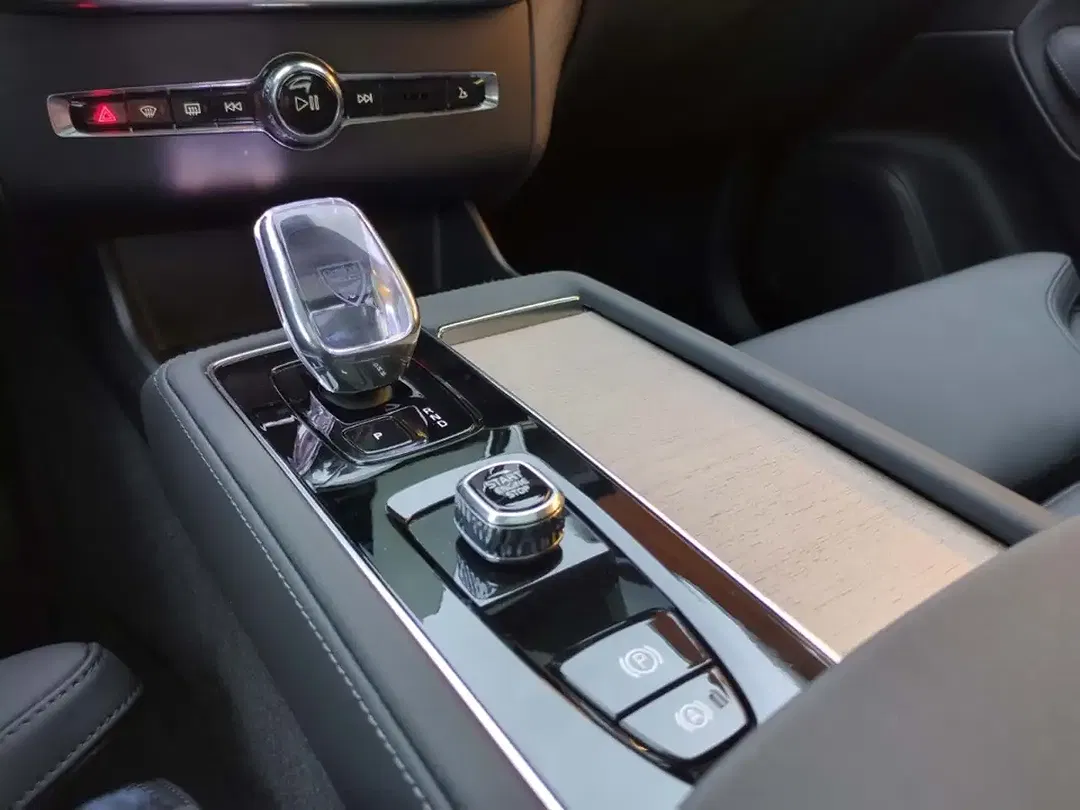 Volvo XC90 PHEV Hybrid AWD Recharge Plus Dark - Thumbnail 20