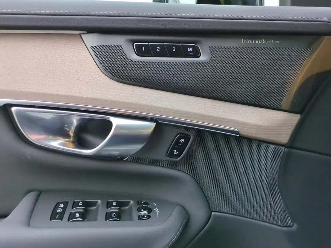 Volvo XC90 PHEV Hybrid AWD Recharge Plus Dark - Thumbnail 21