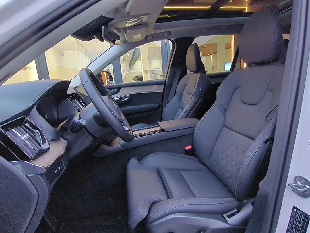 Volvo XC90 PHEV Hybrid AWD Recharge Plus Dark - Thumbnail 8