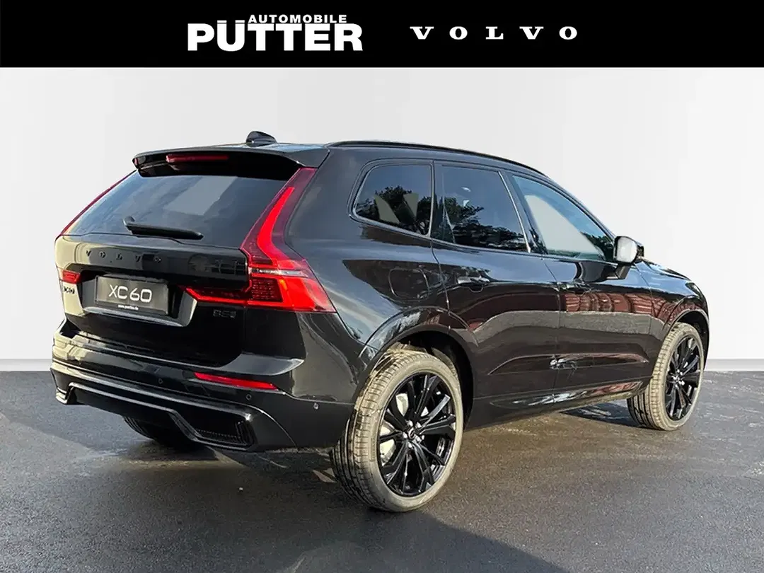 Volvo XC60 B5 AWD Plus Black Edition - foto 2