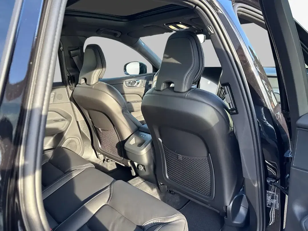 Volvo XC60 B5 AWD Plus Black Edition - Thumbnail 5