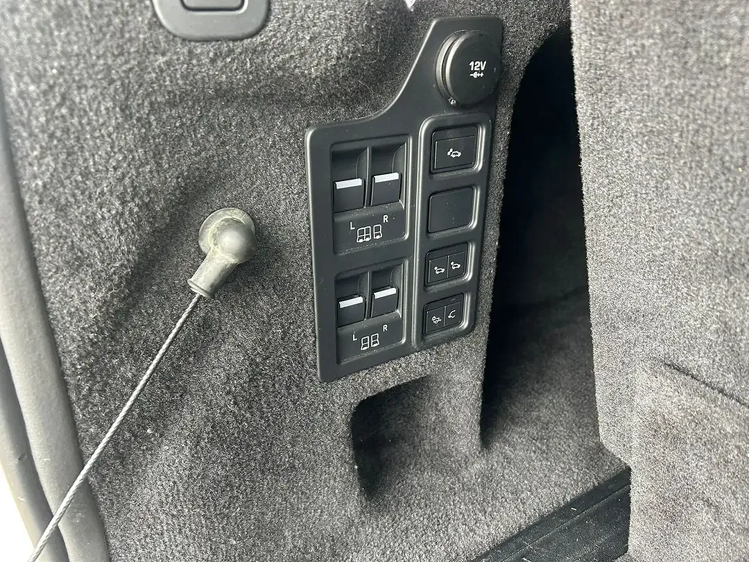 Land Rover Discovery 2.0 SD4 HSE Luxury - Thumbnail 9