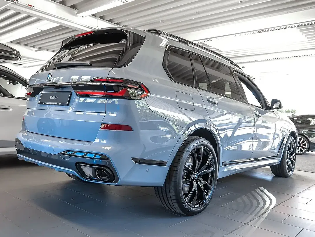 BMW X7 xDrive M Sport Pro - Thumbnail 2