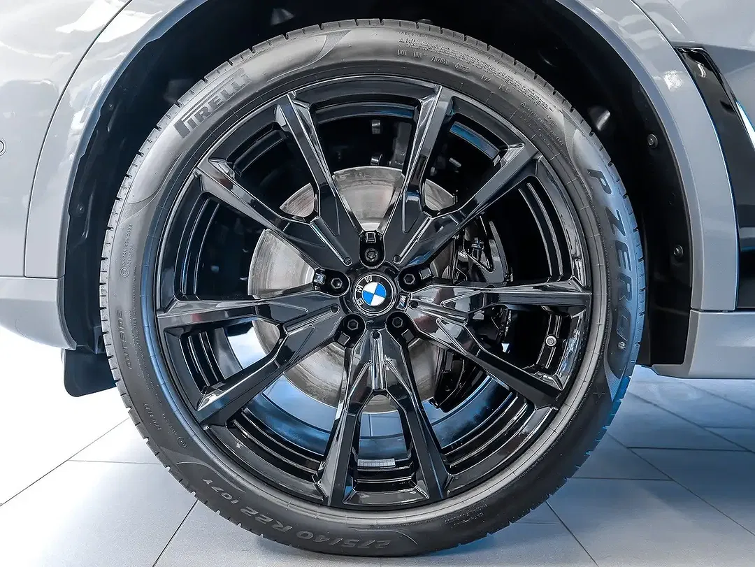 BMW X7 xDrive M Sport Pro - Thumbnail 4
