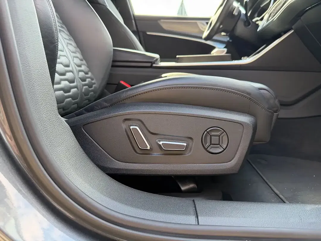 Audi RS6 4.0 TFSI quattro Avant - Thumbnail 32