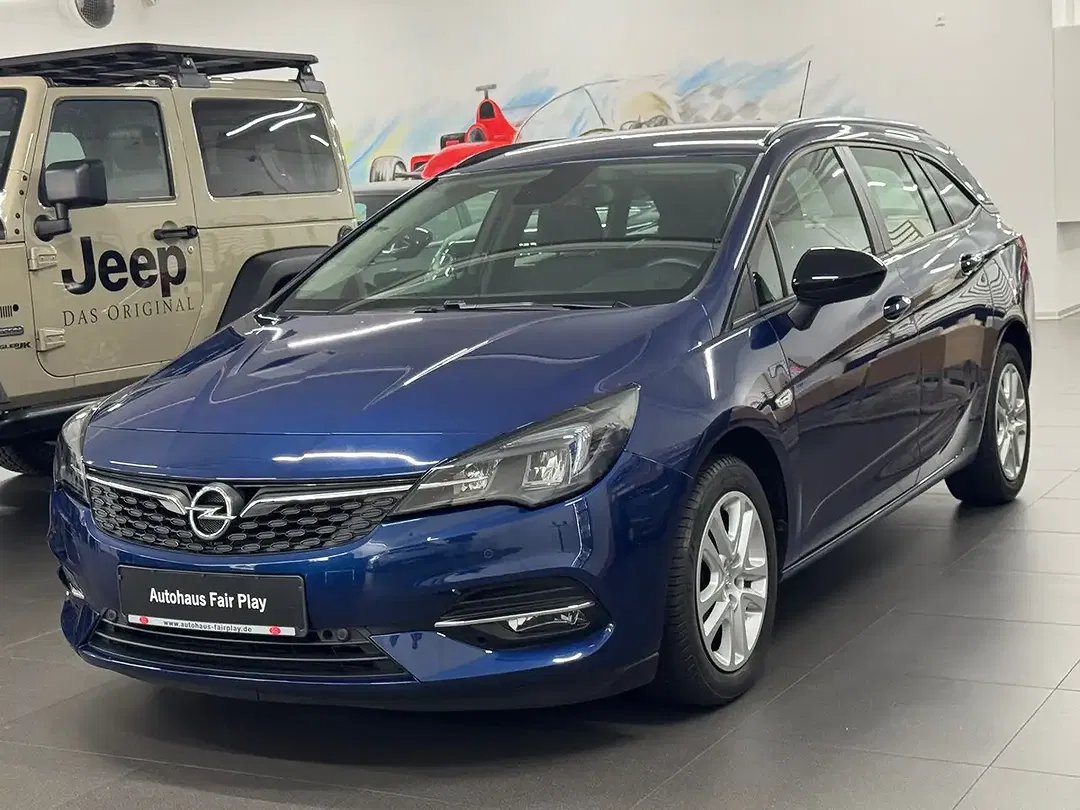 Opel Astra 1.2 - foto 1