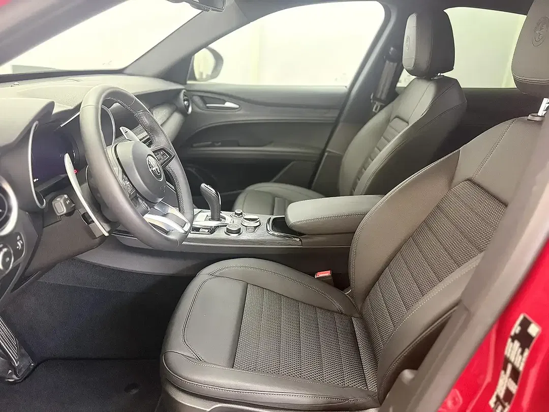 Alfa Romeo Stelvio 2.2 AUT 4x4 Sprint - Thumbnail 9