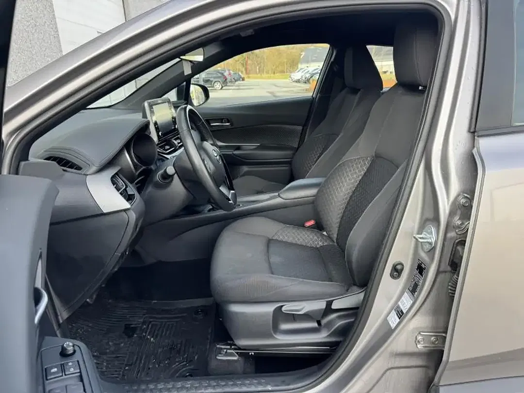 Toyota C-HR CVT Hybrid - Thumbnail 13