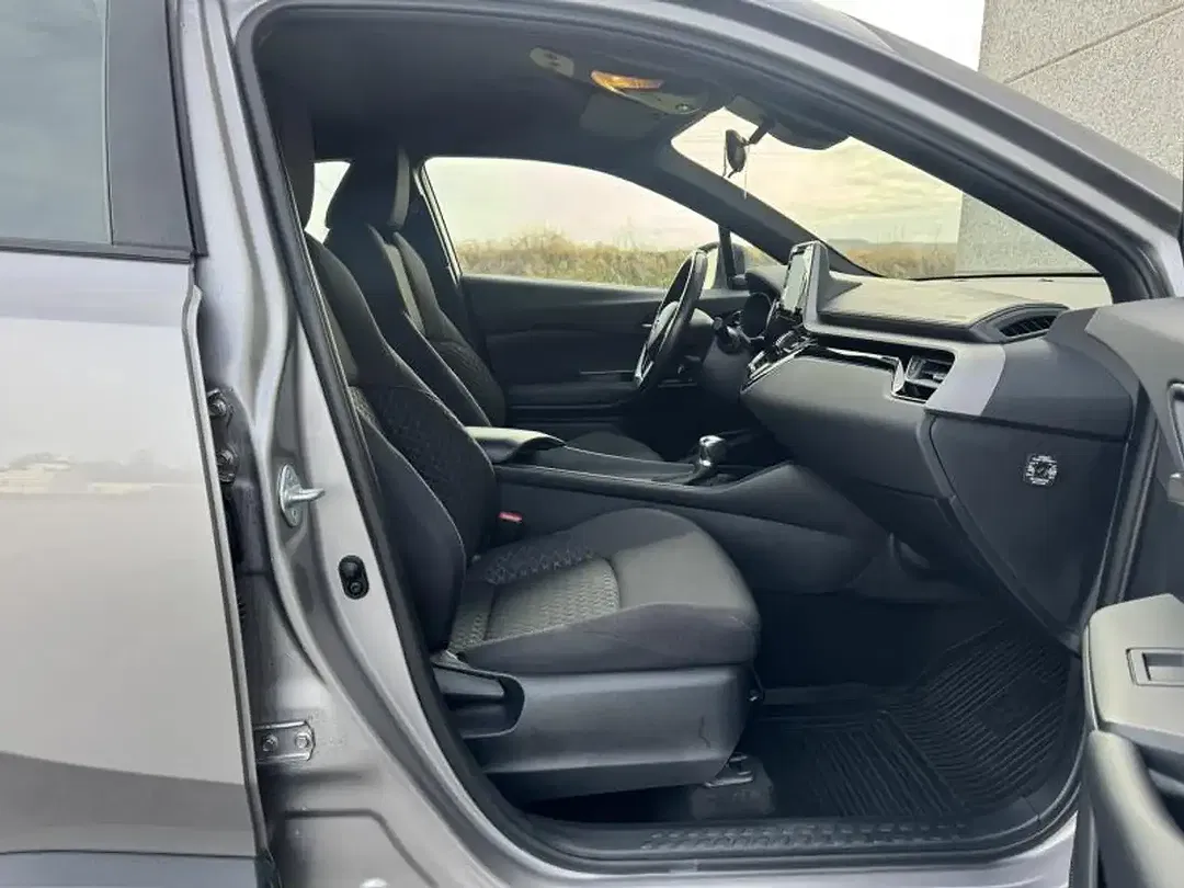 Toyota C-HR CVT Hybrid - Thumbnail 8