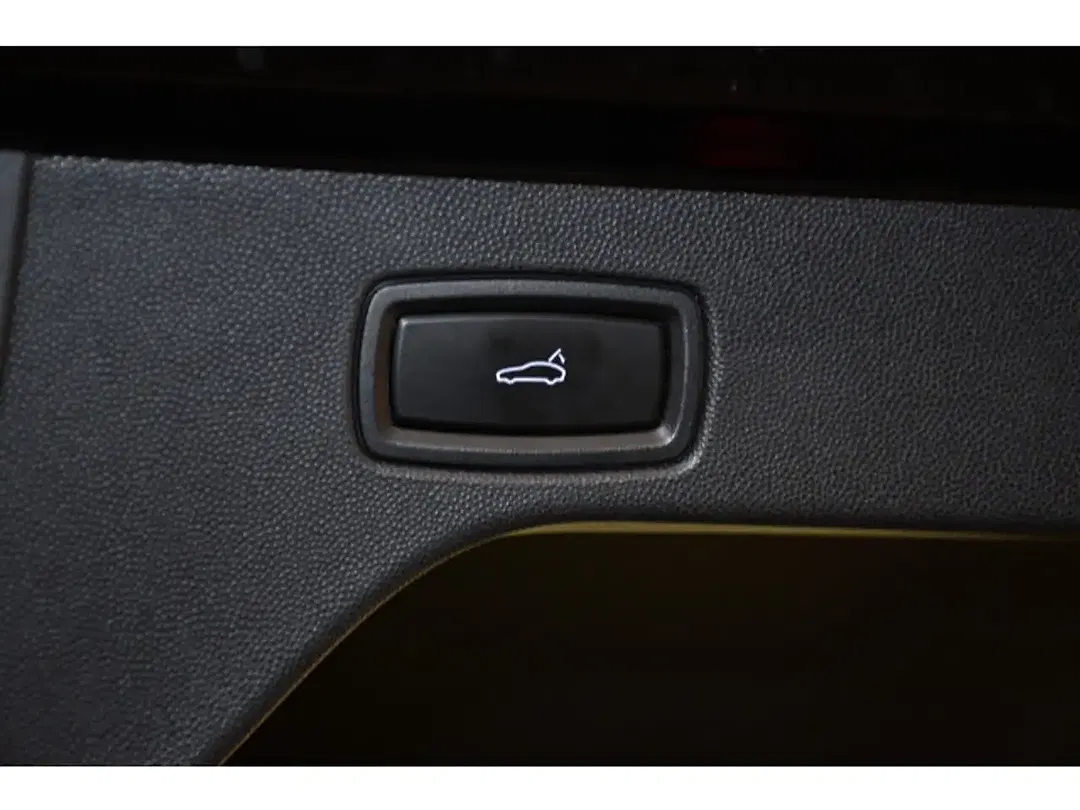 Porsche Macan EV 4 - Thumbnail 10