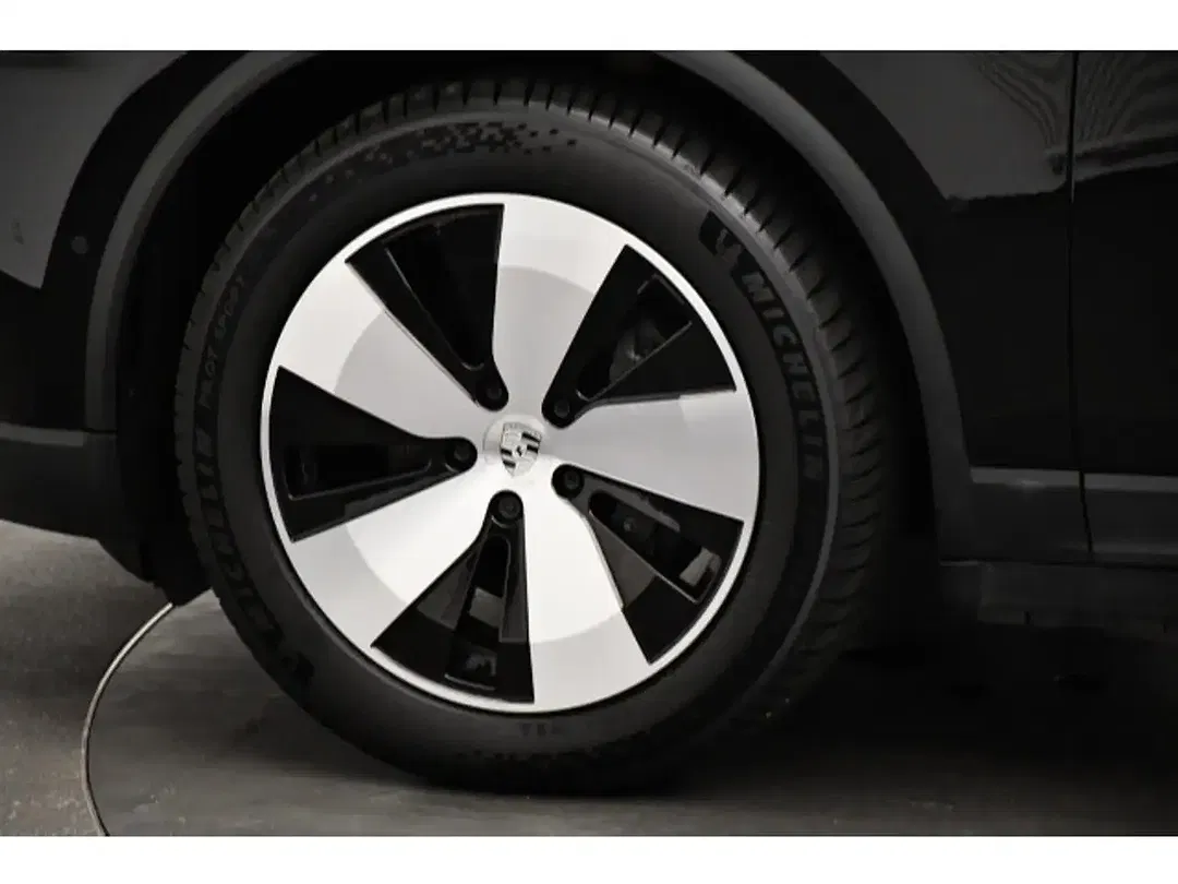 Porsche Macan EV 4 - Thumbnail 12