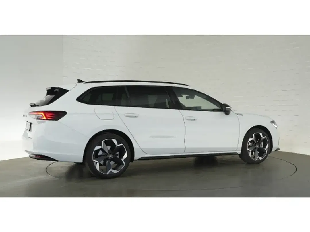Skoda Superb iV DSG Combi Sportline - Thumbnail 5
