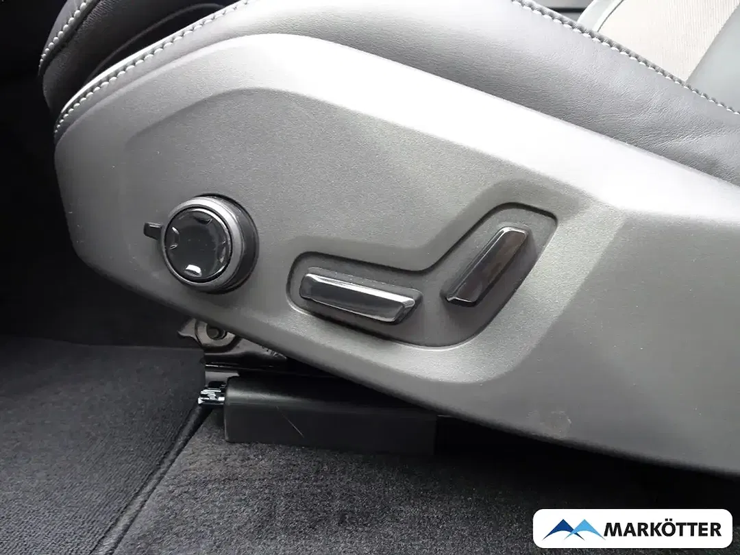Volvo XC60 T8 AWD Recharge Plus - Thumbnail 4
