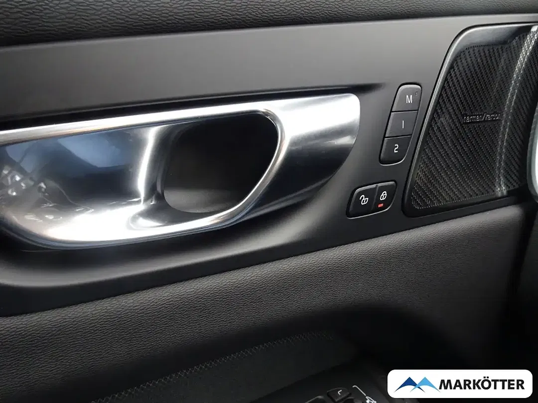 Volvo XC60 T8 AWD Recharge Plus - Thumbnail 6