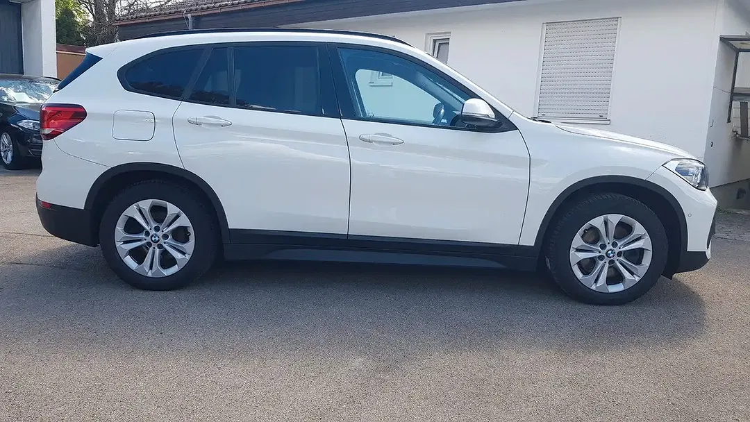 BMW X1 AUT xDrive - Thumbnail 3