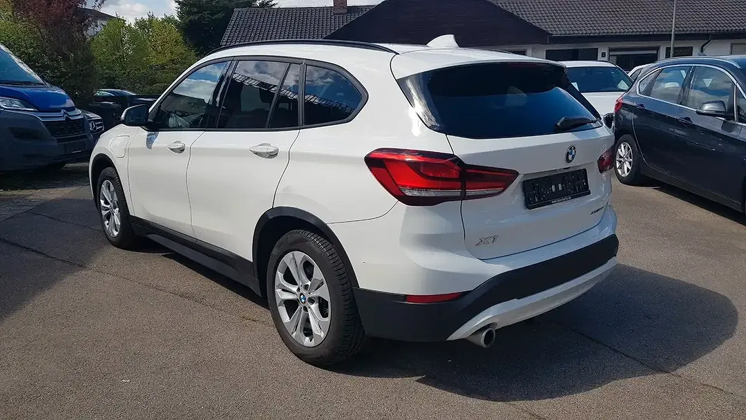 BMW X1 AUT xDrive - Thumbnail 4