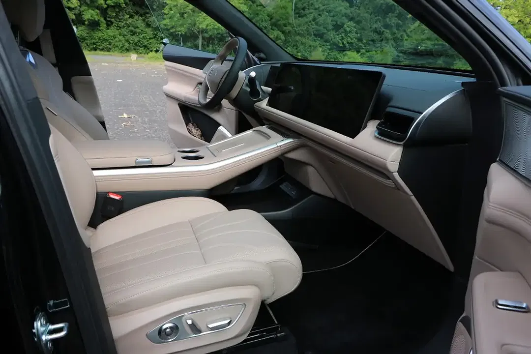 Xpeng G9 AWD Performance Black Edition Premium - Thumbnail 10