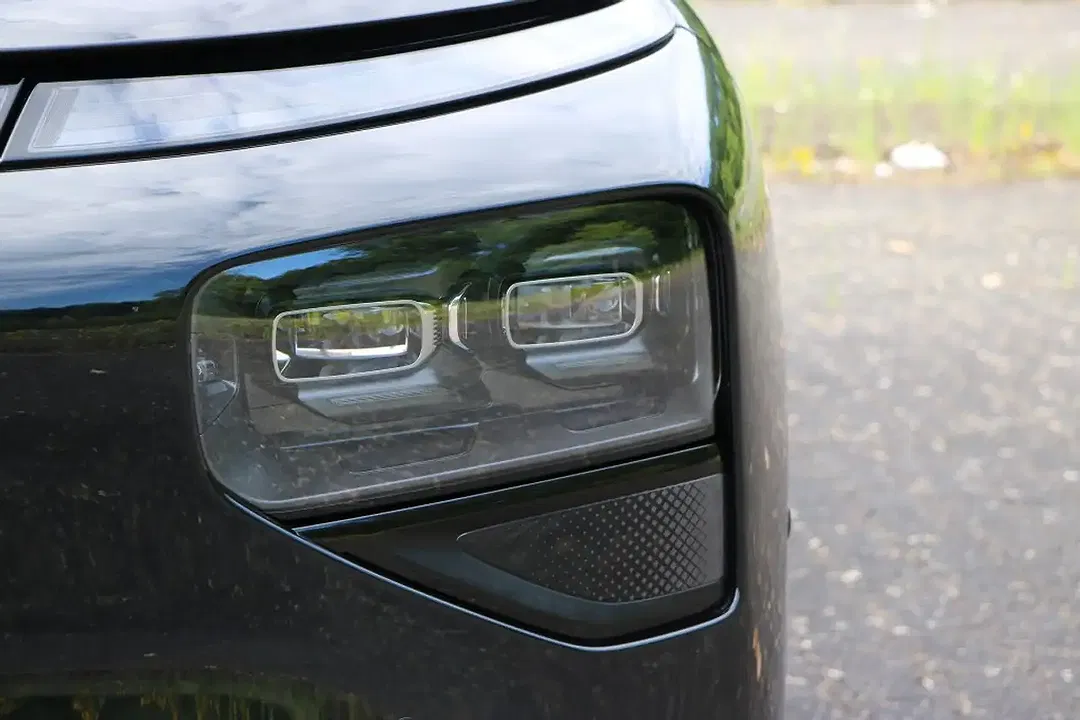 Xpeng G9 AWD Performance Black Edition Premium - Thumbnail 13