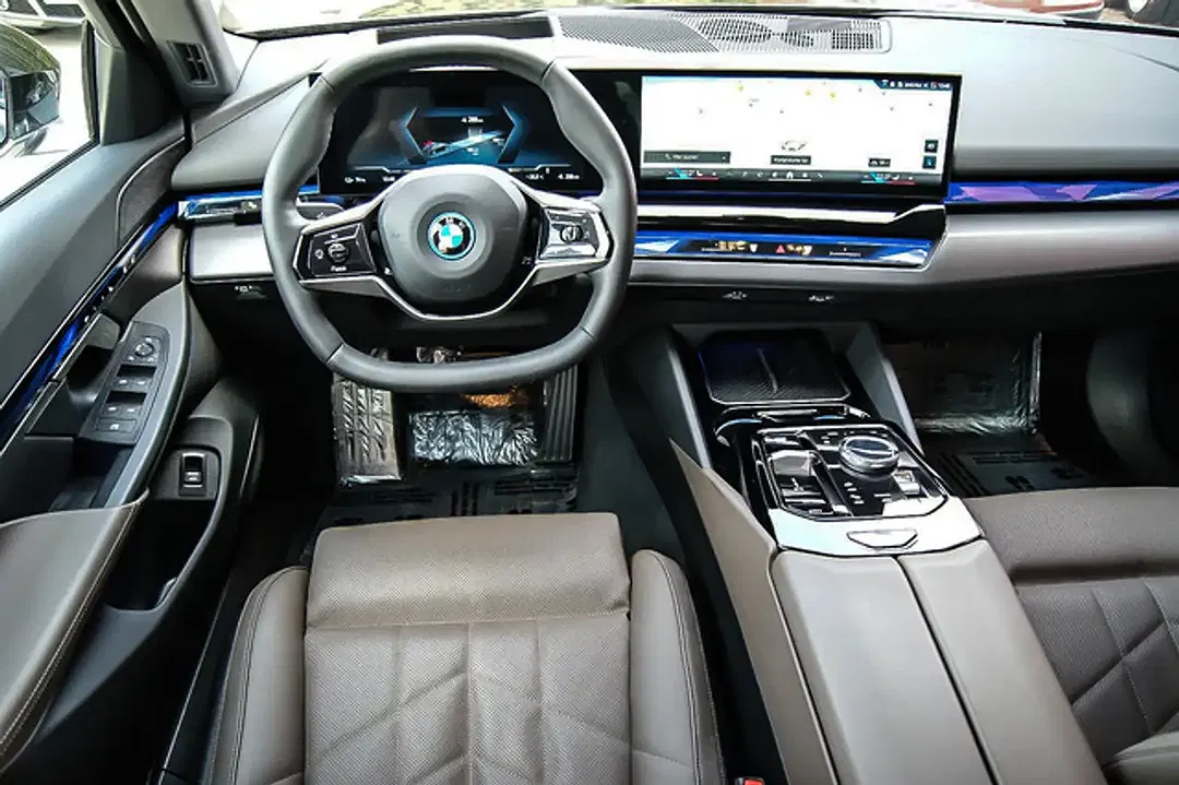 BMW i5 eDrive - Thumbnail 4