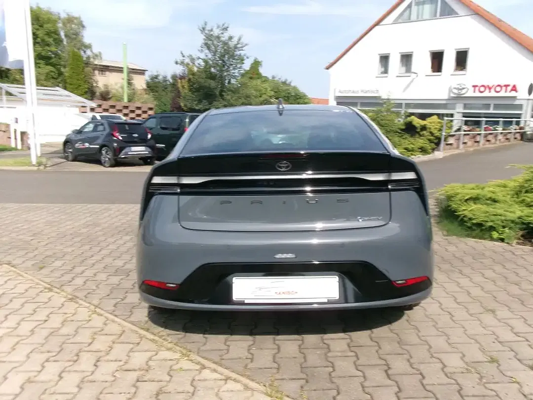 Toyota Prius PHEV Executive - Thumbnail 5