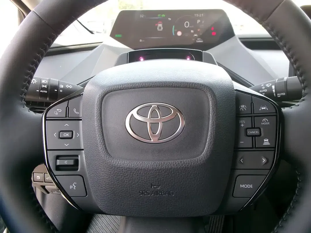 Toyota Prius PHEV Executive - Thumbnail 6