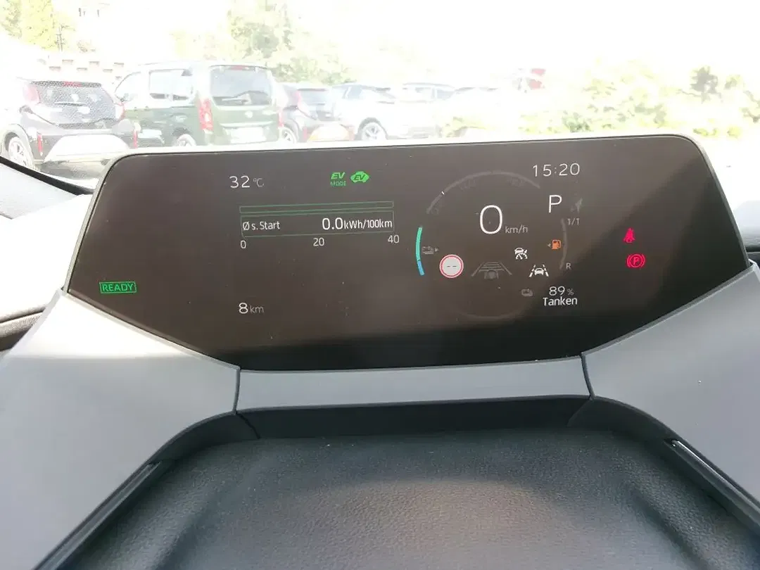 Toyota Prius PHEV Executive - Thumbnail 9