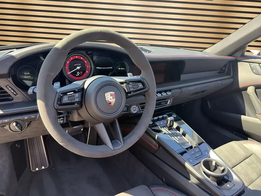 Porsche 911 Carrera 4 GTS Cabriolet - Thumbnail 11