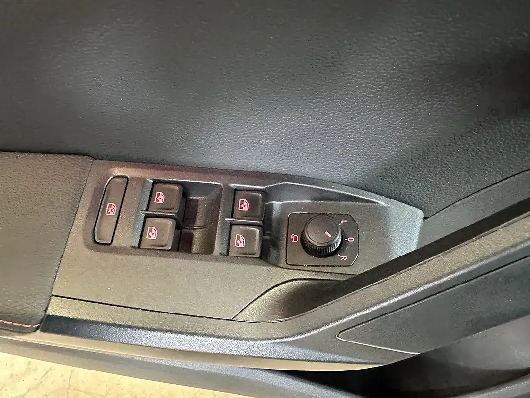 SEAT Ibiza 1.0 TSI DSG FR - Thumbnail 8