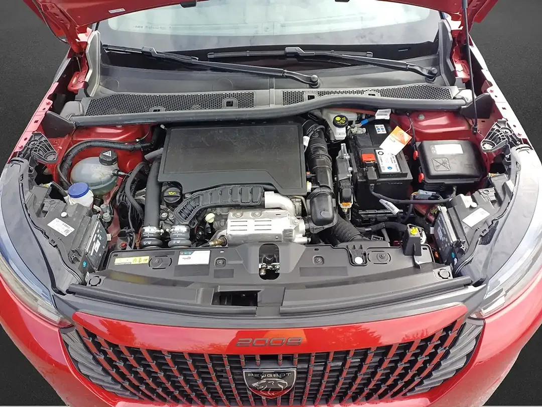 Peugeot 2008 130 PureTech EAT8 GT - Thumbnail 3