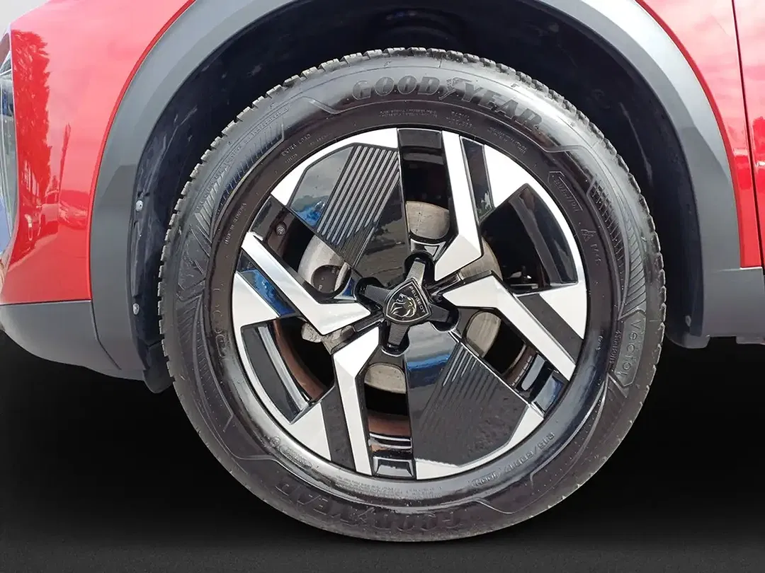 Peugeot 2008 130 PureTech EAT8 GT - Thumbnail 5