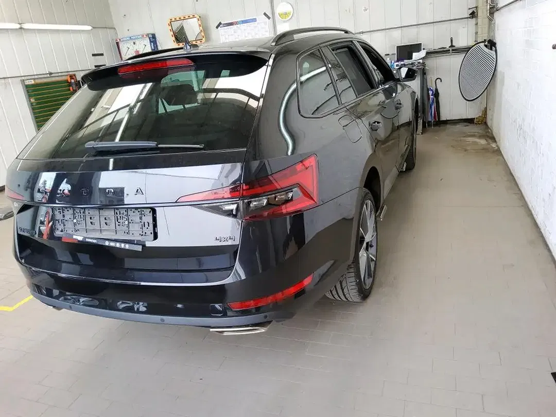 Skoda Superb 2.0 TSI 4x4 Combi Sportline - Thumbnail 4