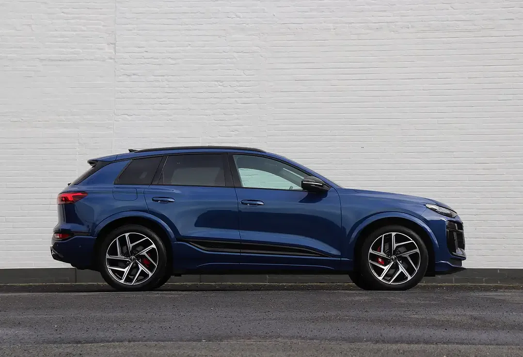 Audi SQ6 e-tron Edition One - Thumbnail 3