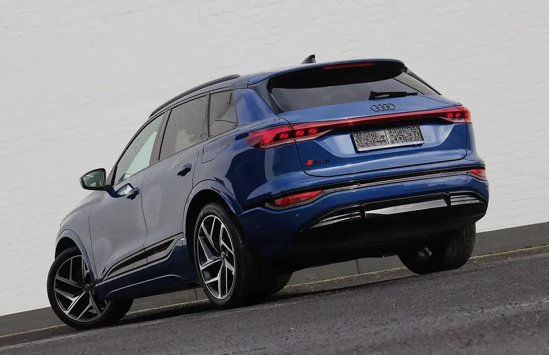 Audi SQ6 e-tron Edition One - Thumbnail 4