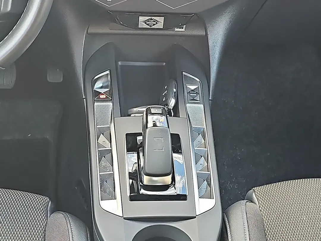 DS Automobiles DS 3 Crossback - Thumbnail 12