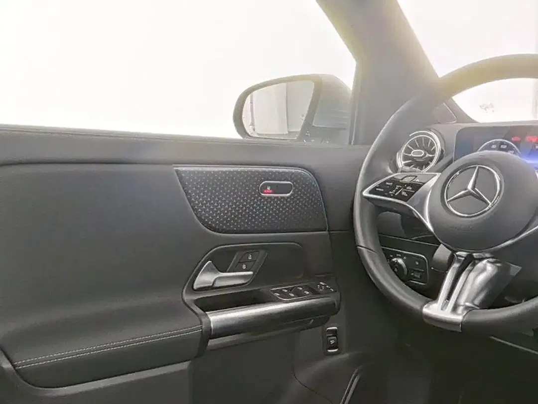 Mercedes-Benz EQA 250 - Thumbnail 7