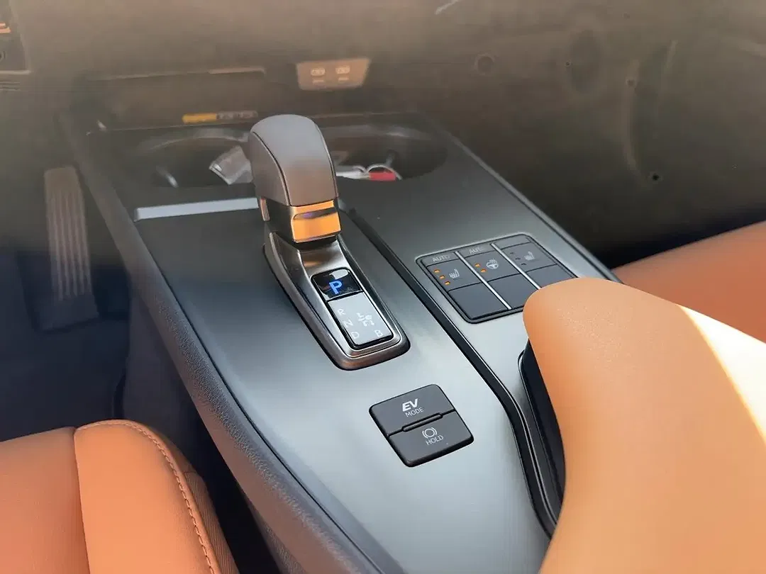 Lexus UX 300h F SPORT Design - Thumbnail 13