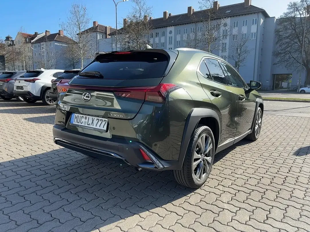 Lexus UX 300h F SPORT Design - Thumbnail 4