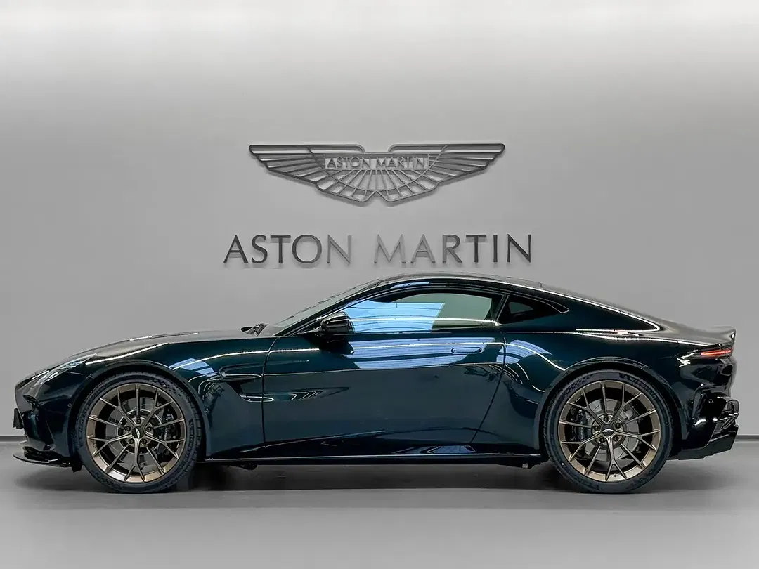 Aston Martin Vantage Coupe - Thumbnail 4