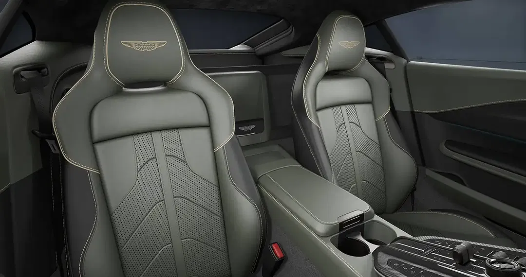 Aston Martin Vantage Coupe - Thumbnail 7