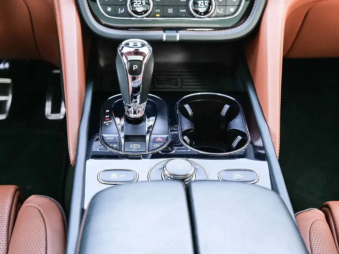 Bentley Bentayga 4.0 V8 First Edition - Thumbnail 14