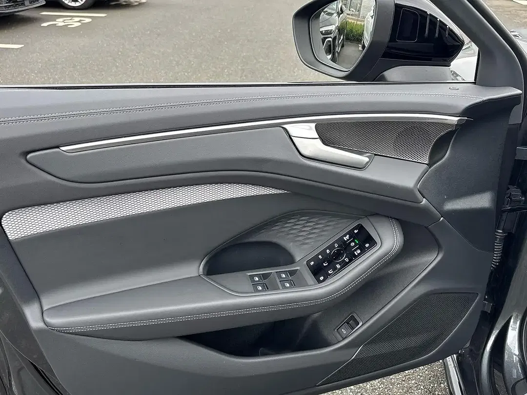 Audi A6 3.0 TFSI quattro Avant Edition One - Thumbnail 11