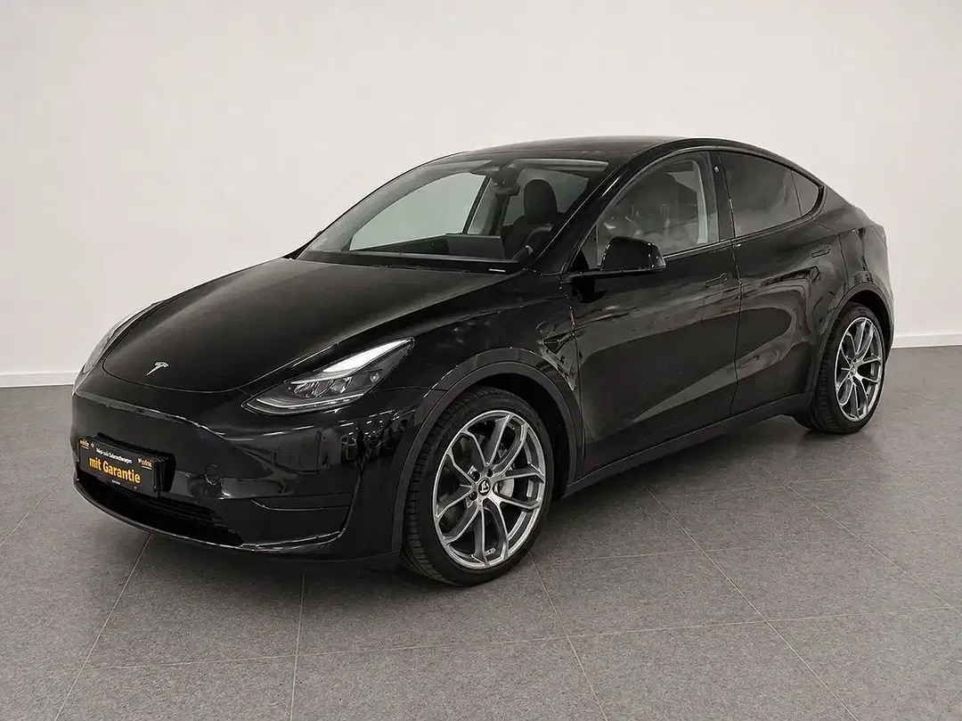 Tesla Model Y RWD - Thumbnail 2