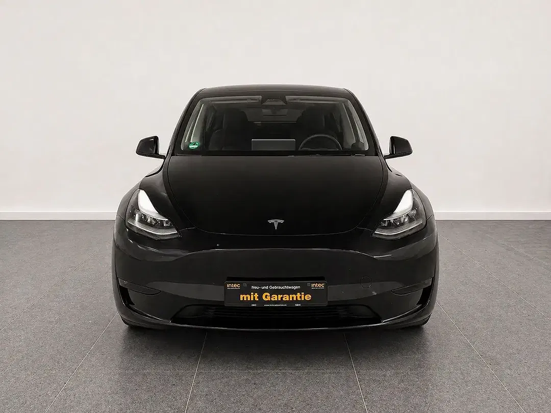 Tesla Model Y RWD - Thumbnail 3