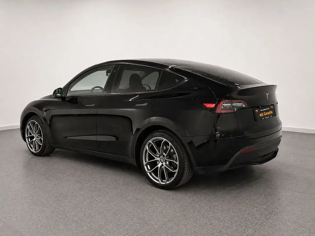 Tesla Model Y RWD - Thumbnail 5