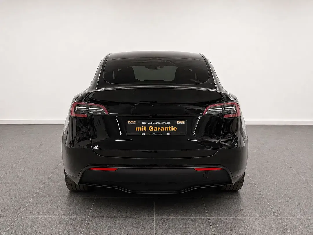 Tesla Model Y RWD - Thumbnail 6