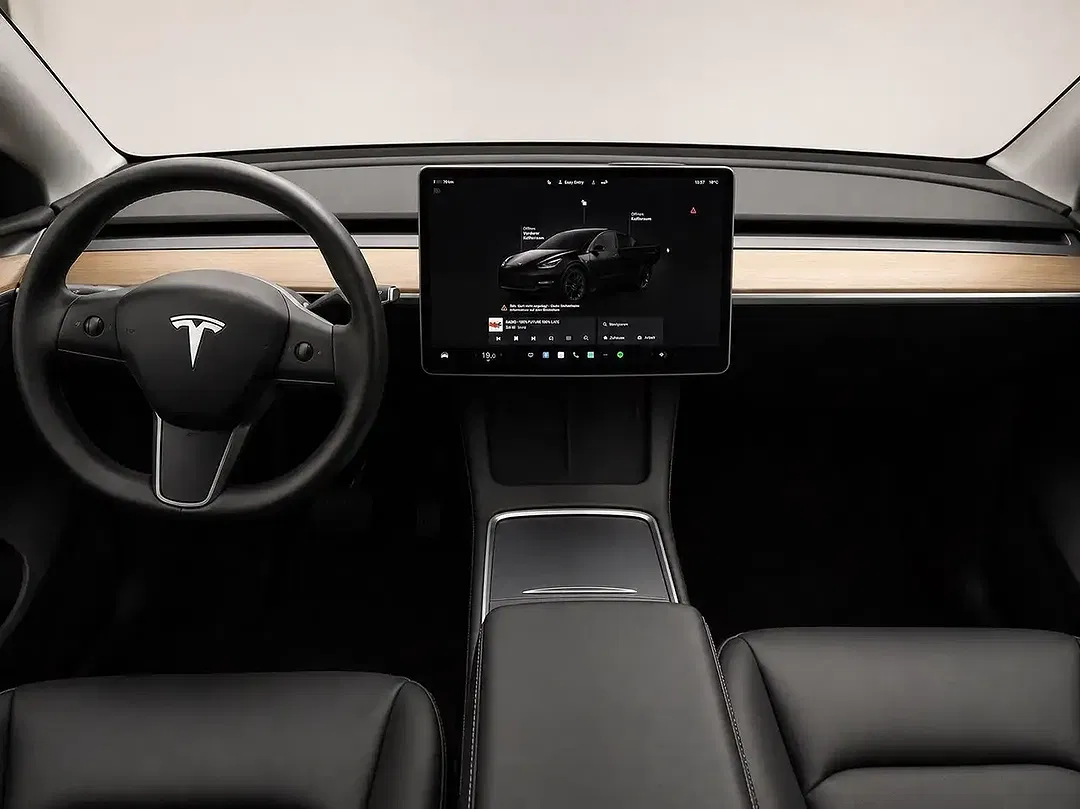 Tesla Model Y RWD - Thumbnail 7