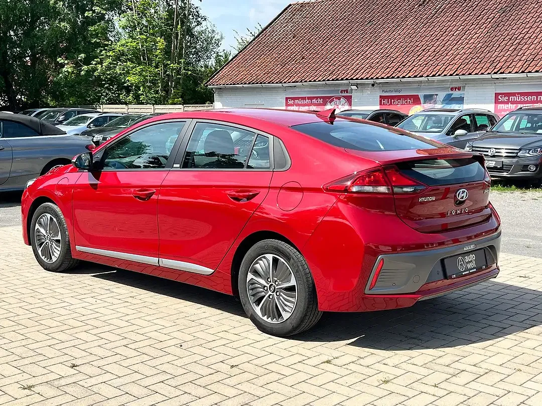 Hyundai IONIQ Hybrid - Thumbnail 3